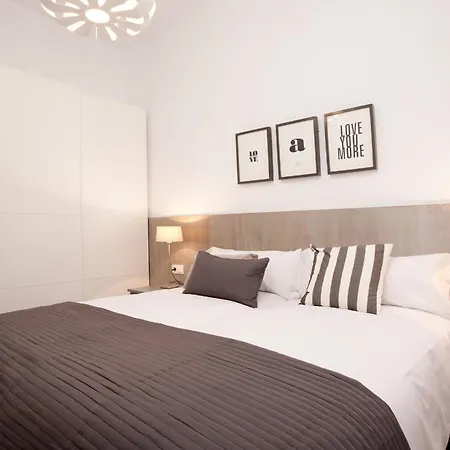 Click&Flat Seneca Suites Barcelona Room photo