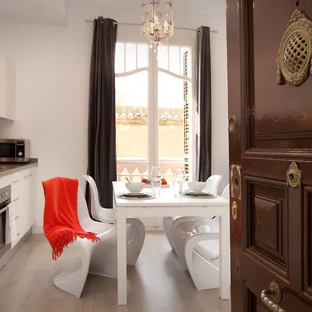 Click&Flat Seneca Suites Barcelona Exterior photo